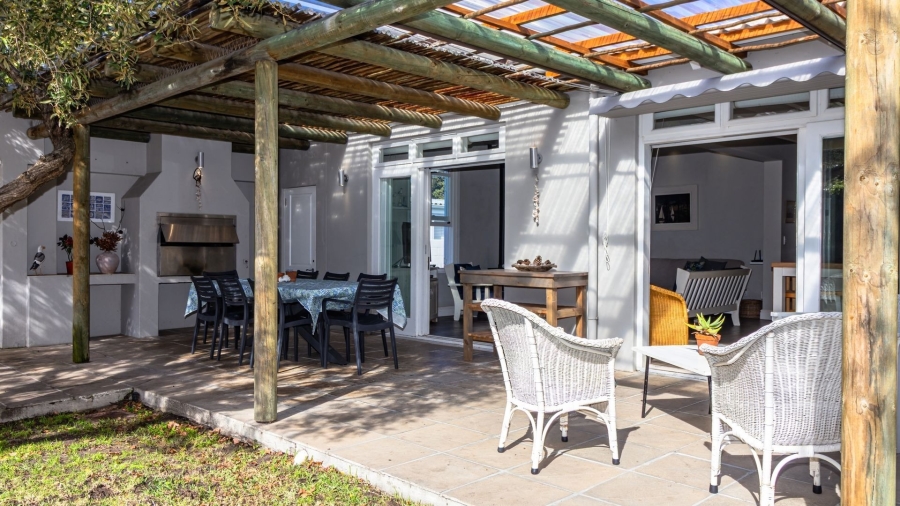To Let 5 Bedroom Property for Rent in Onrus Western Cape